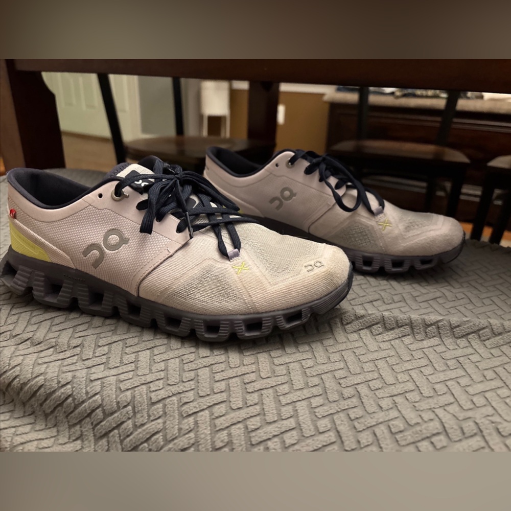 Cloud x 3 color orchid/iron.  Size Women’s 9